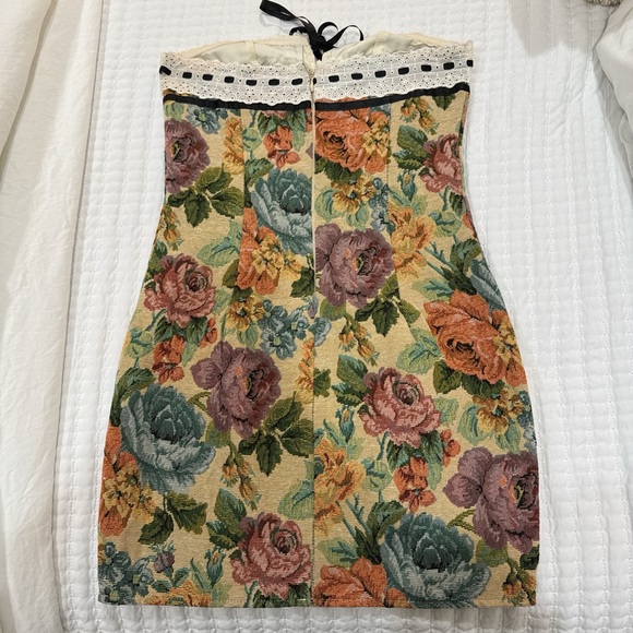 PrettyLittleThing Floral Tapestry Mini Dress - Multicolor - Picture 2 of 3